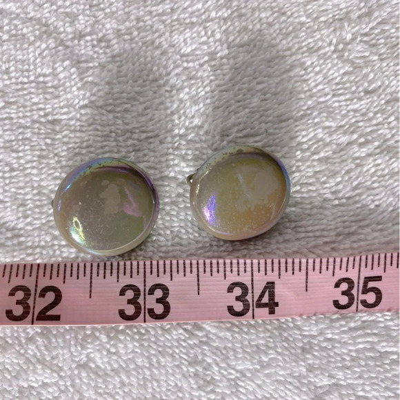 Vintage  Taupe Plastic Circle W Iridescent Coating Clip On Earrings - Picture 10 of 10
